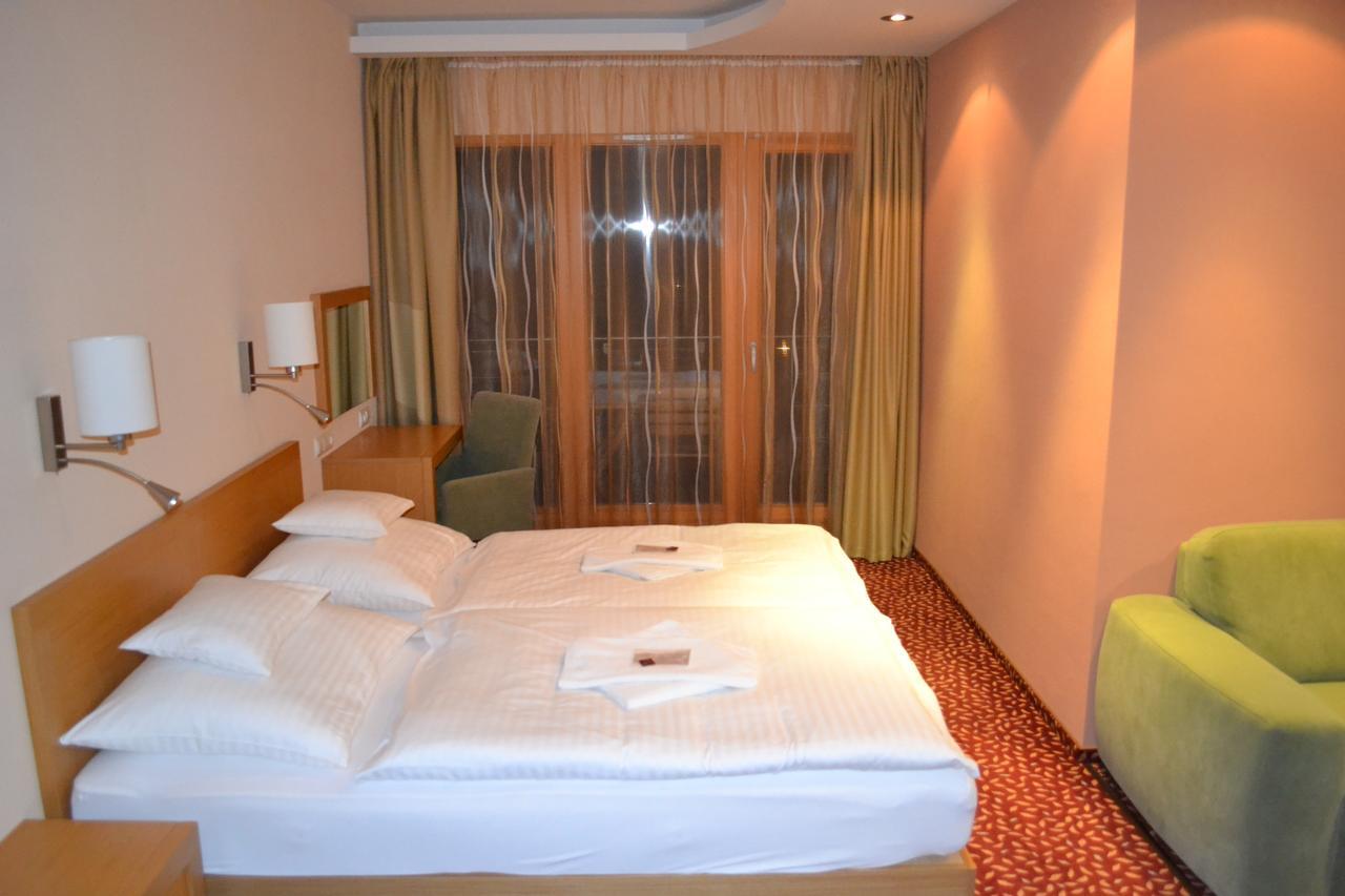 Hotel Debreceni Postas Udulo Exteriér fotografie