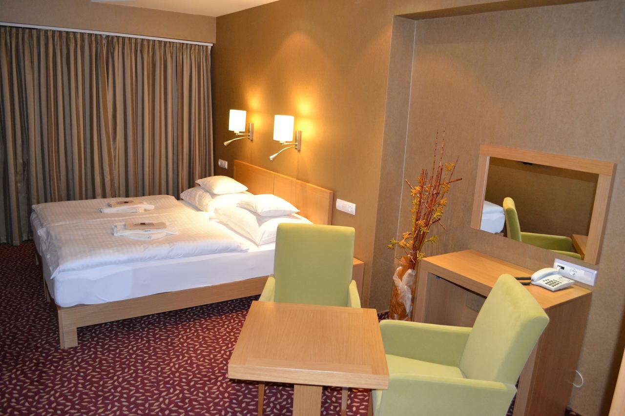 Hotel Debreceni Postas Udulo Exteriér fotografie