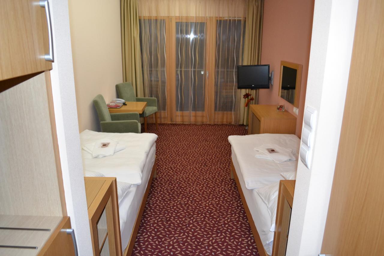Hotel Debreceni Postas Udulo Exteriér fotografie